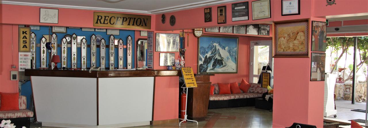 Kasgar Court Hotel Agia Varvara Luaran gambar